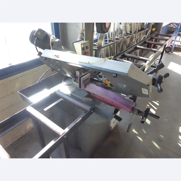 Equipement d'entreprise et de commerce dans le domaine de la construction métallique et de la soudure<br>.-4