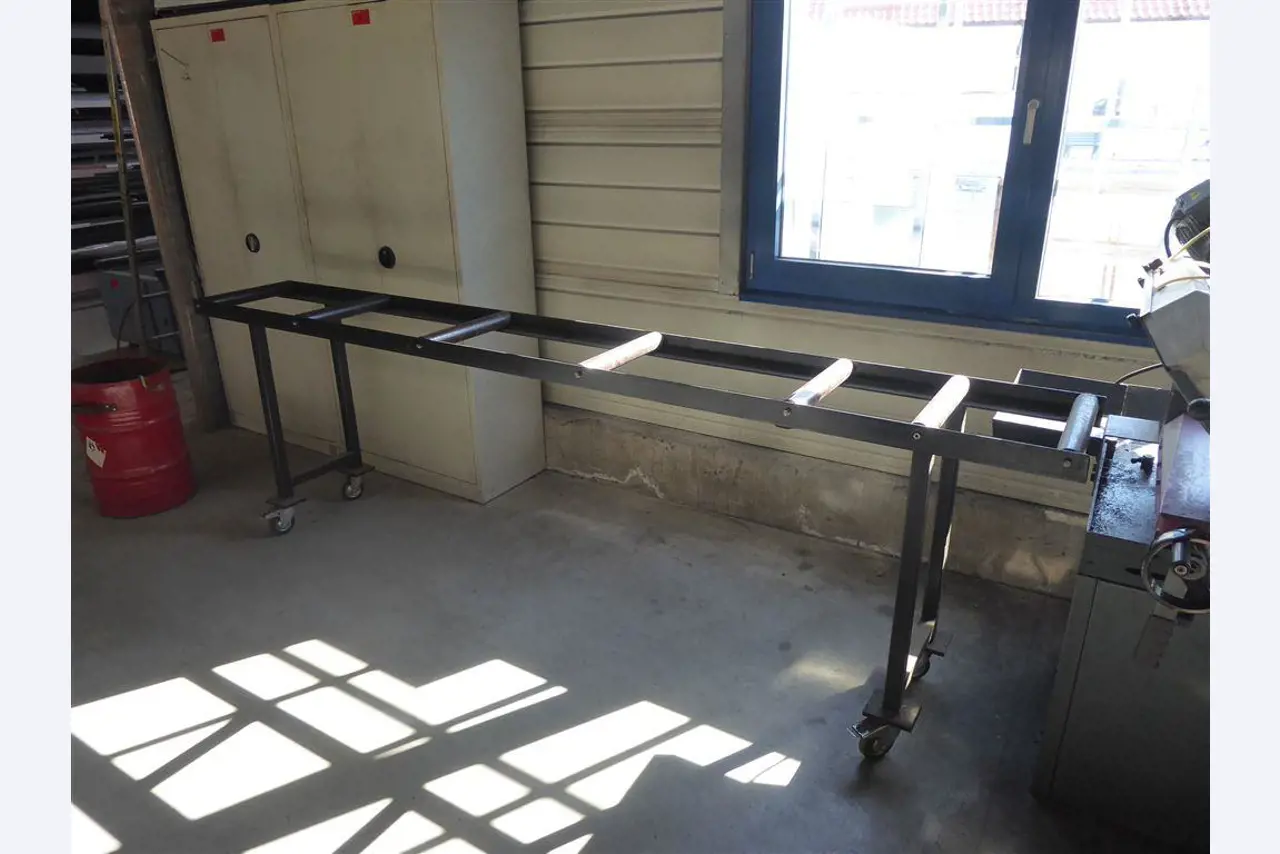 Equipement d'entreprise et de commerce dans le domaine de la construction métallique et de la soudure<br>.-5