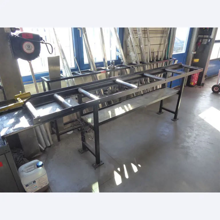 Equipement d'entreprise et de commerce dans le domaine de la construction métallique et de la soudure<br>.-6