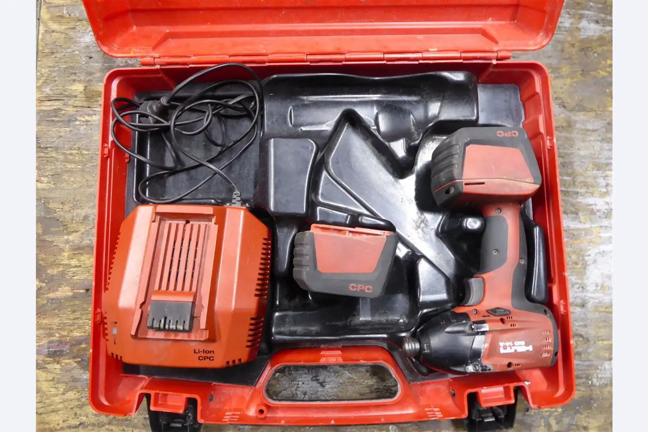 factory and office equipment from the steel and metal construction sector, welding technology<br>-1