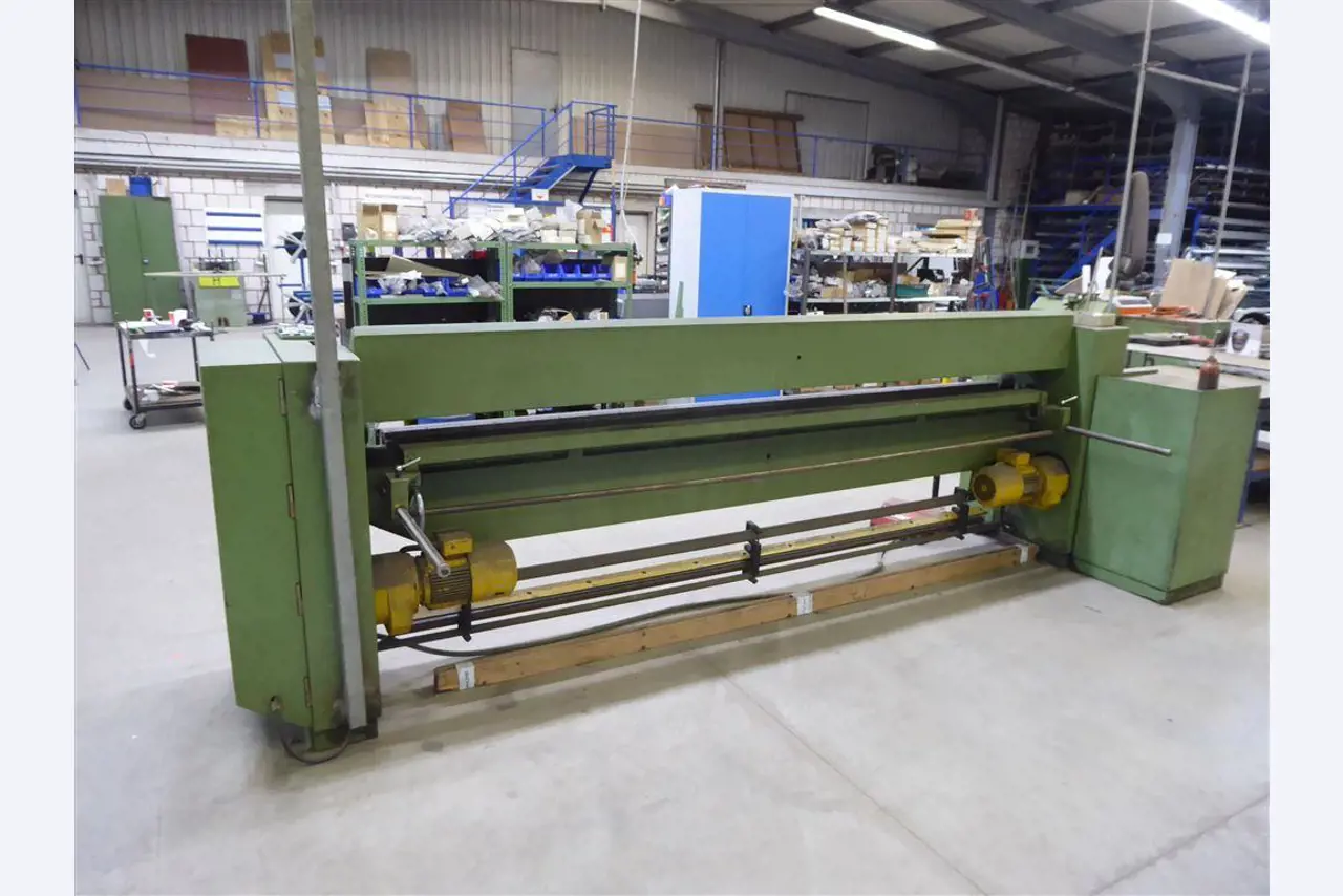 Equipamento operacional e comercial no domínio da construção em aço e metal, tecnologia de soldadura<br>-2