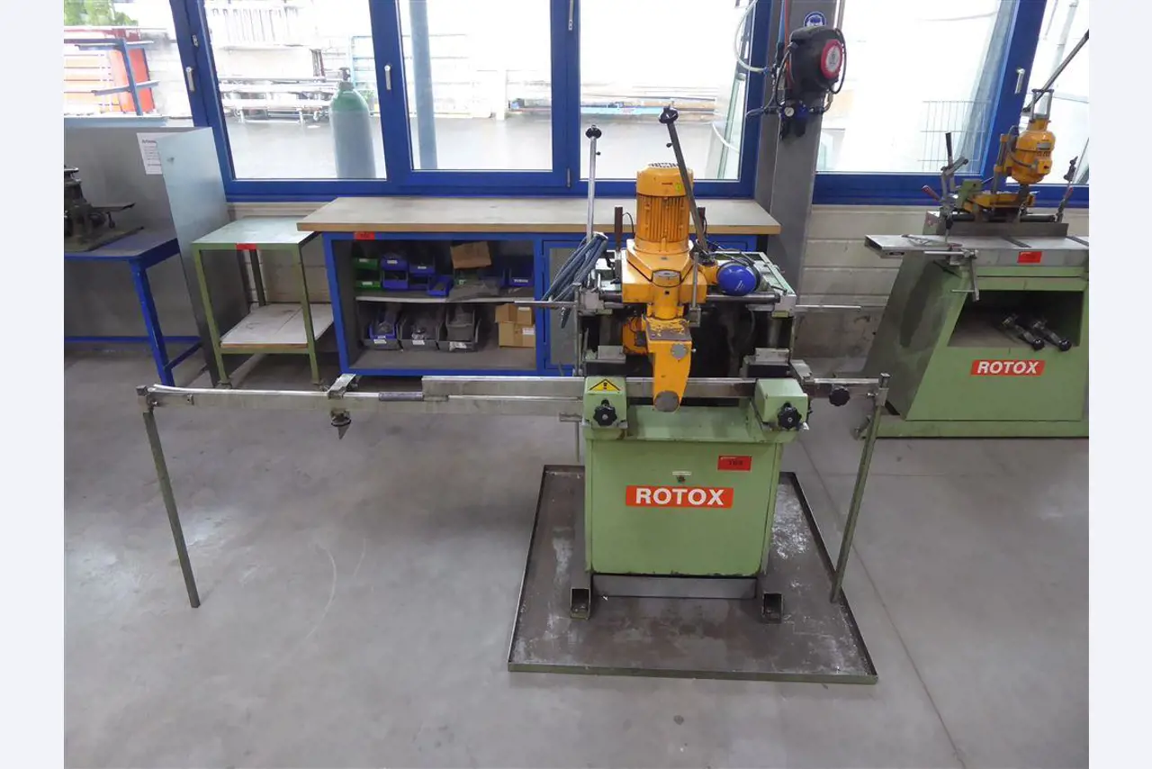 Equipamento operacional e comercial no domínio da construção em aço e metal, tecnologia de soldadura<br>-1