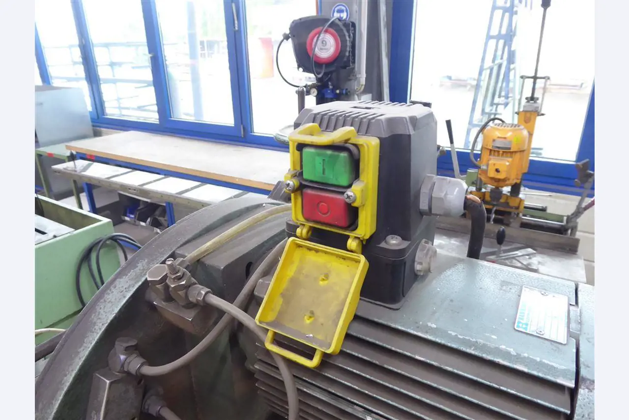 Equipamento operacional e comercial no domínio da construção em aço e metal, tecnologia de soldadura<br>-3