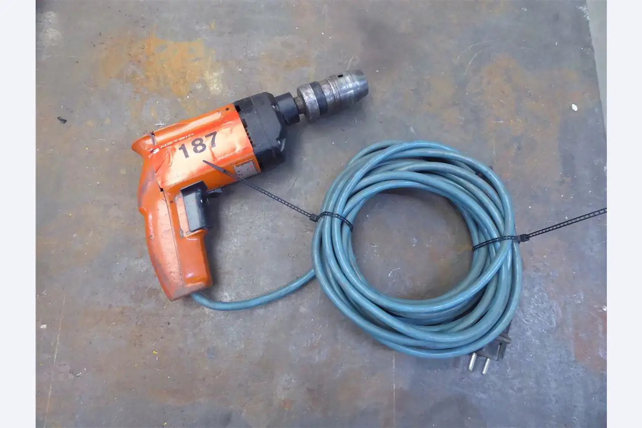 factory and office equipment from the steel and metal construction sector, welding technology<br>-1