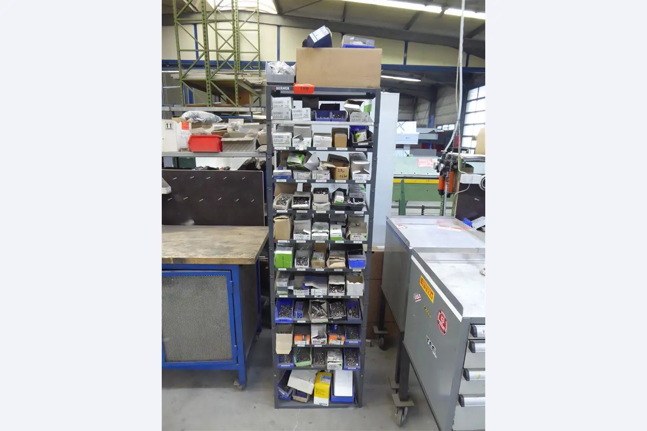 Equipement d'entreprise et de commerce dans le domaine de la construction métallique et de la soudure<br>.-1