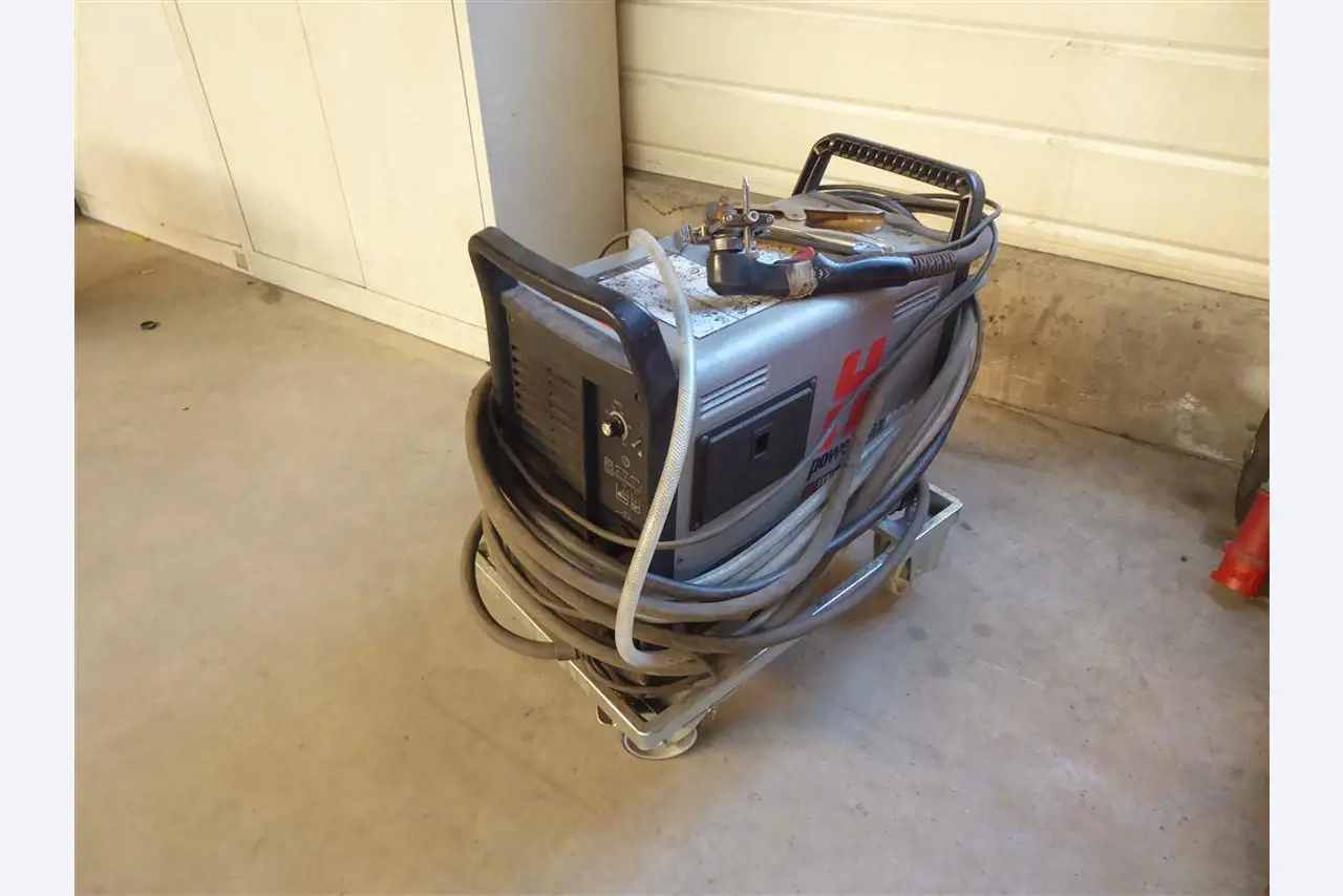 Equipement d'entreprise et de commerce dans le domaine de la construction métallique et de la soudure<br>.-1