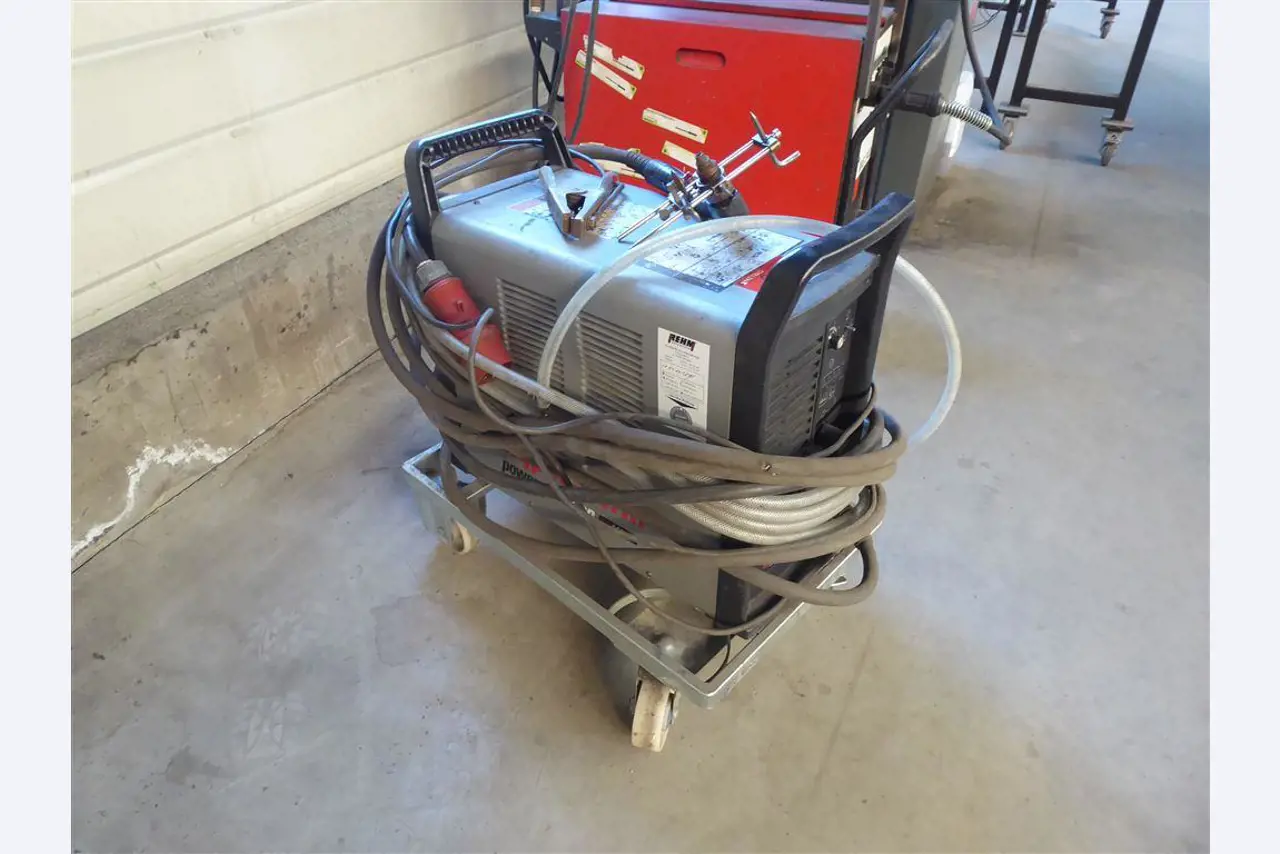 Equipement d'entreprise et de commerce dans le domaine de la construction métallique et de la soudure<br>.-2