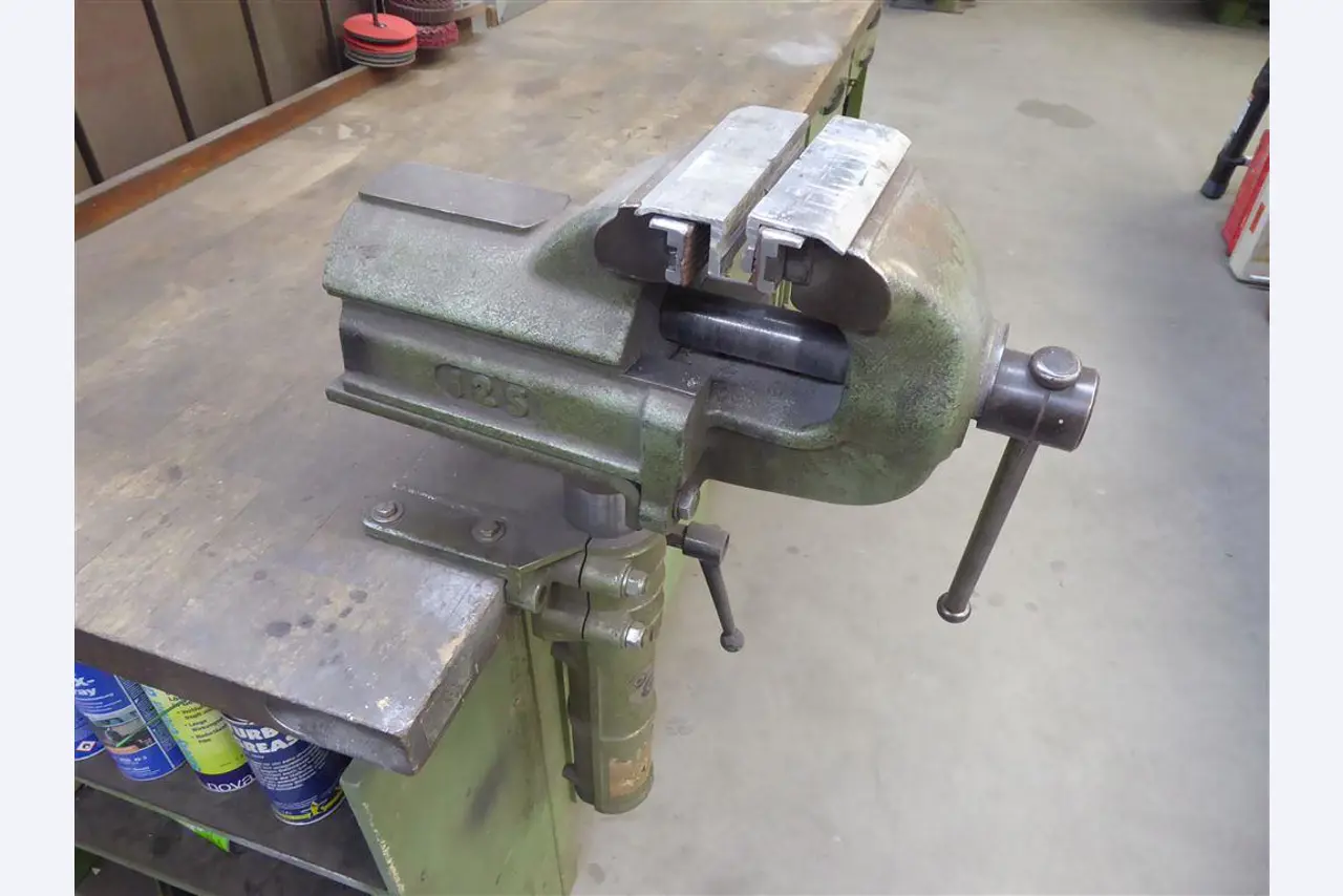 Betriebs- und Geschäftsausstattung aus dem Bereich Stahl- und Metallbau, Schweißtechnik<br>-3