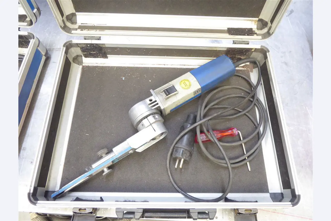 factory and office equipment from the steel and metal construction sector, welding technology<br>-1