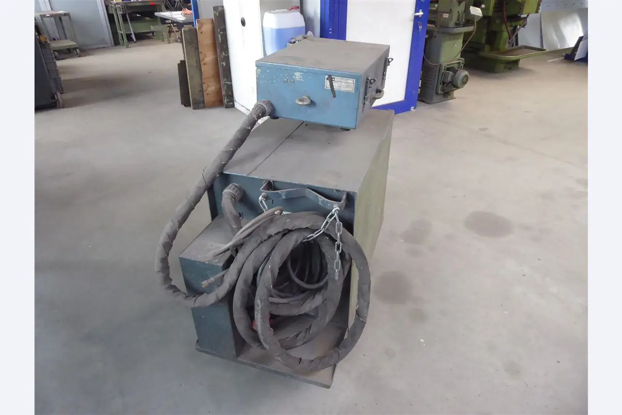 factory and office equipment from the steel and metal construction sector, welding technology<br>-2