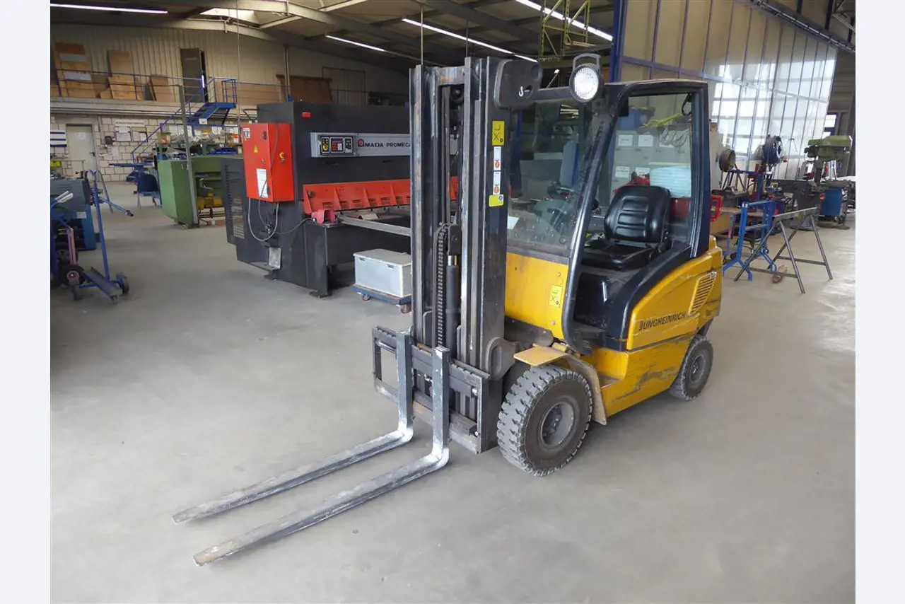 Equipamento operacional e comercial no domínio da construção em aço e metal, tecnologia de soldadura<br>-1