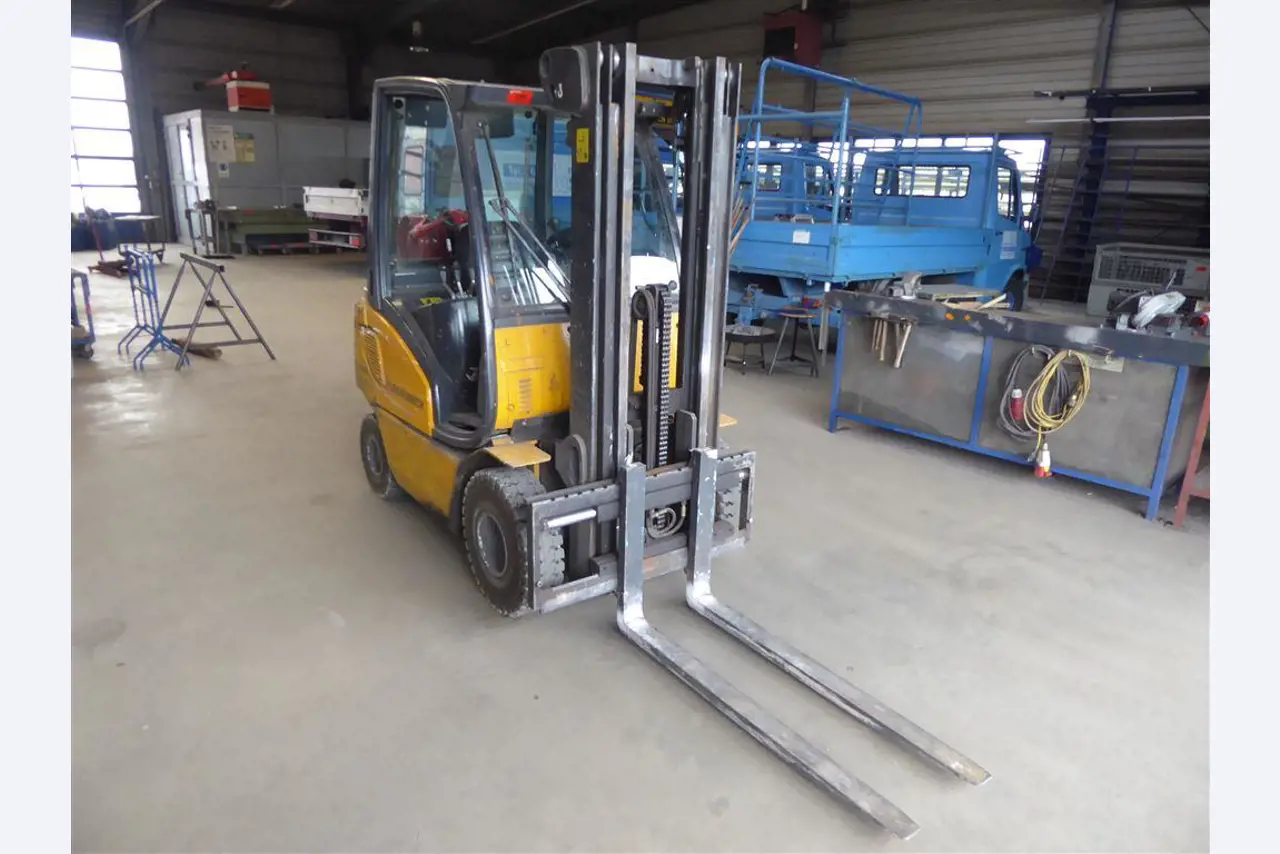 Equipamento operacional e comercial no domínio da construção em aço e metal, tecnologia de soldadura<br>-2