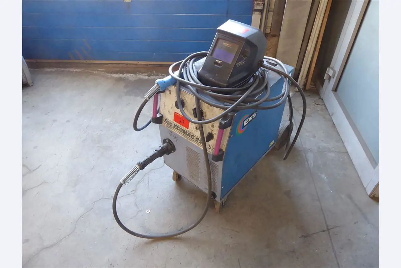 Equipement d'entreprise et de commerce dans le domaine de la construction métallique et de la soudure<br>.-1