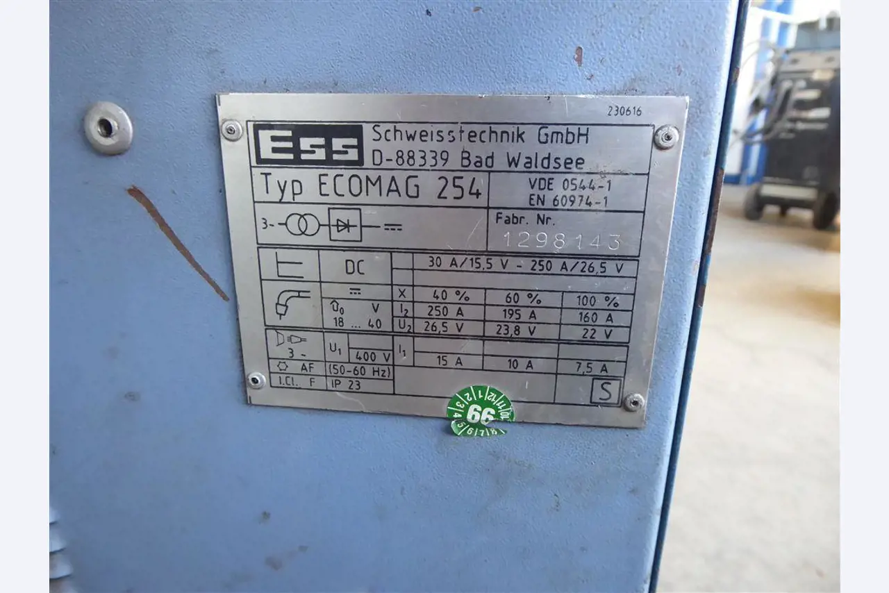 Equipement d'entreprise et de commerce dans le domaine de la construction métallique et de la soudure<br>.-3