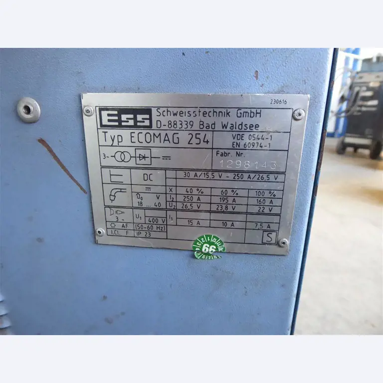 Equipement d'entreprise et de commerce dans le domaine de la construction métallique et de la soudure<br>.-3