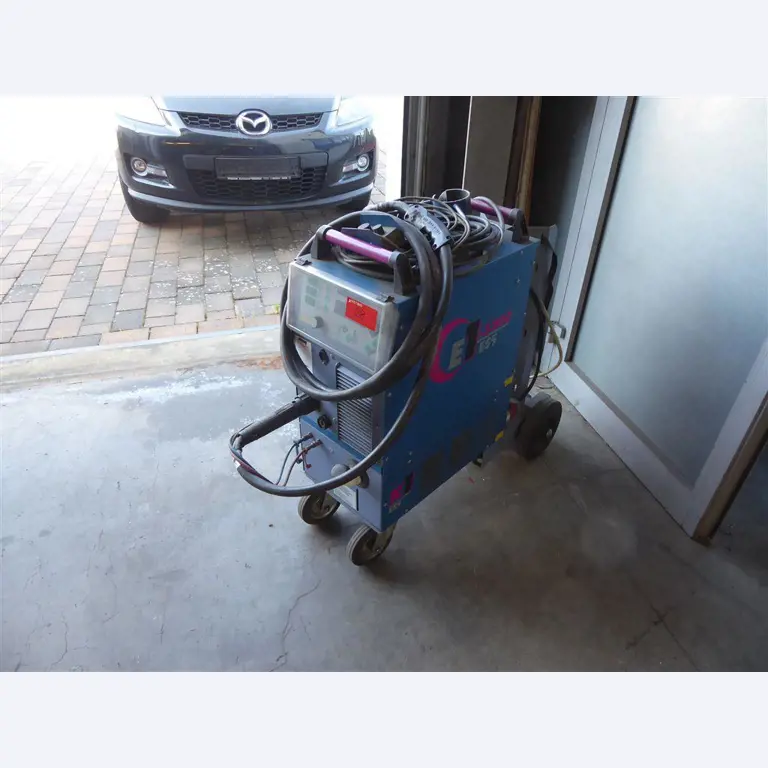 Equipement d'entreprise et de commerce dans le domaine de la construction métallique et de la soudure<br>.-1