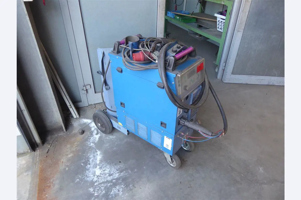 Equipement d'entreprise et de commerce dans le domaine de la construction métallique et de la soudure<br>.-2