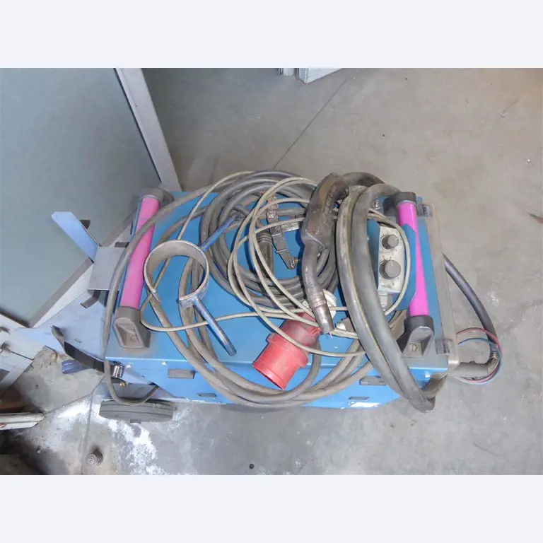 Equipement d'entreprise et de commerce dans le domaine de la construction métallique et de la soudure<br>.-3