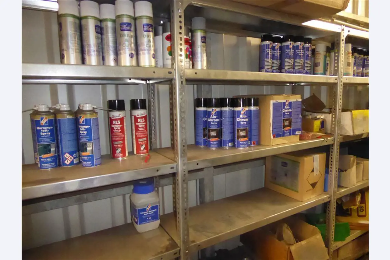 Equipement d'entreprise et de commerce dans le domaine de la construction métallique et de la soudure<br>.-3