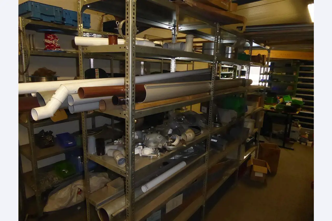 Equipement d'entreprise et de commerce dans le domaine de la construction métallique et de la soudure<br>.-5