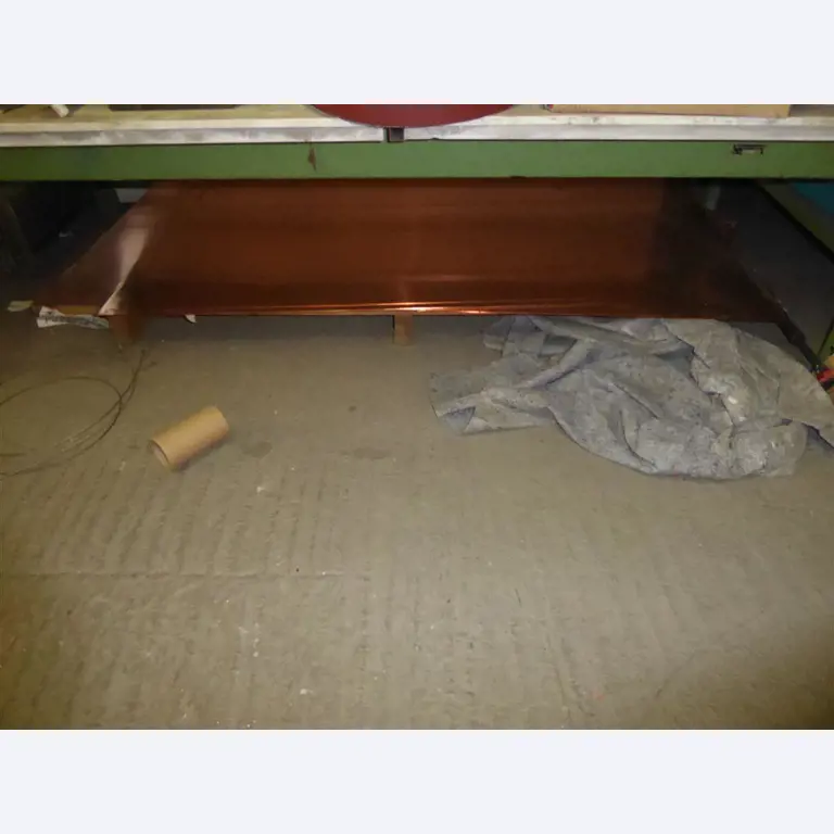 Equipement d'entreprise et de commerce dans le domaine de la construction métallique et de la soudure<br>.-9