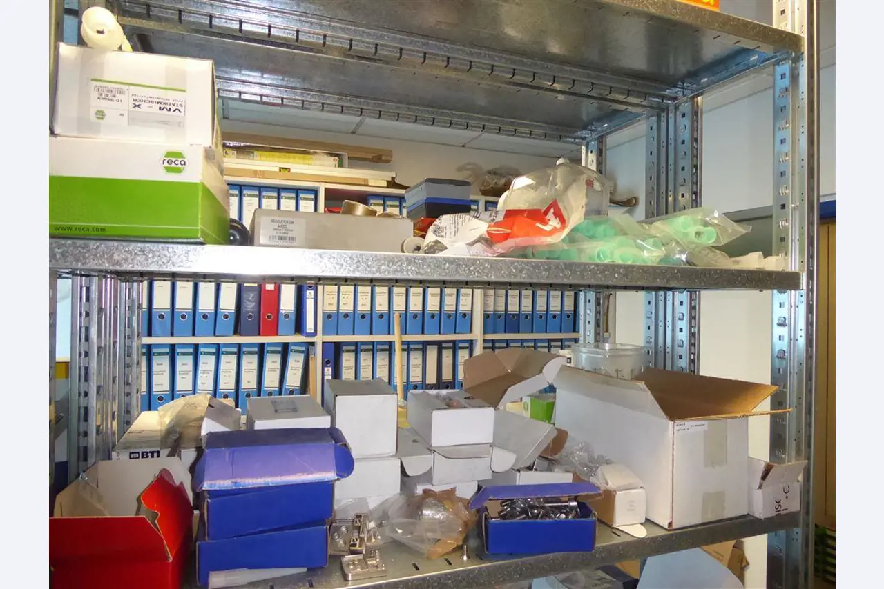 Equipamento operacional e comercial no domínio da construção em aço e metal, tecnologia de soldadura<br>-11