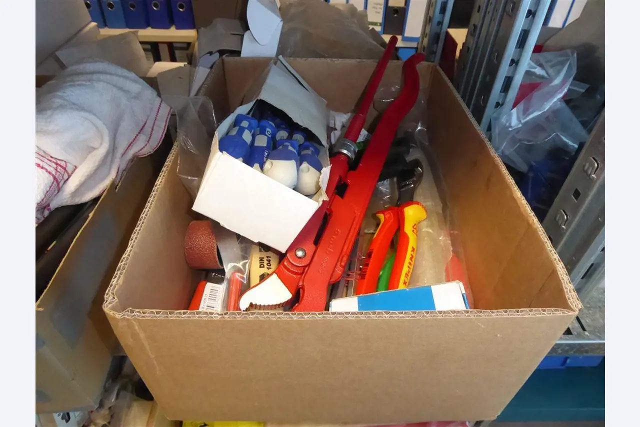 Equipamento operacional e comercial no domínio da construção em aço e metal, tecnologia de soldadura<br>-15