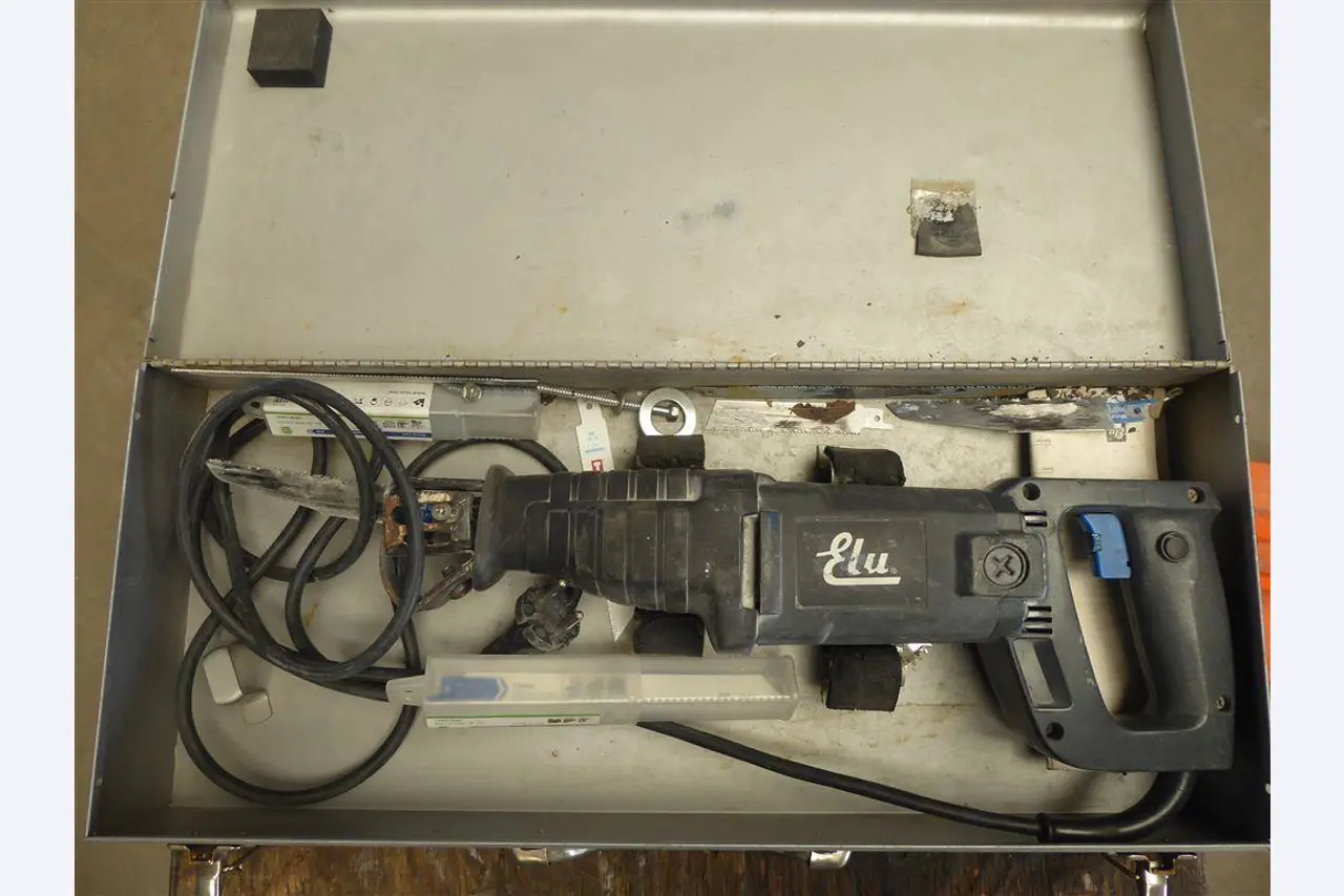 factory and office equipment from the steel and metal construction sector, welding technology<br>-1