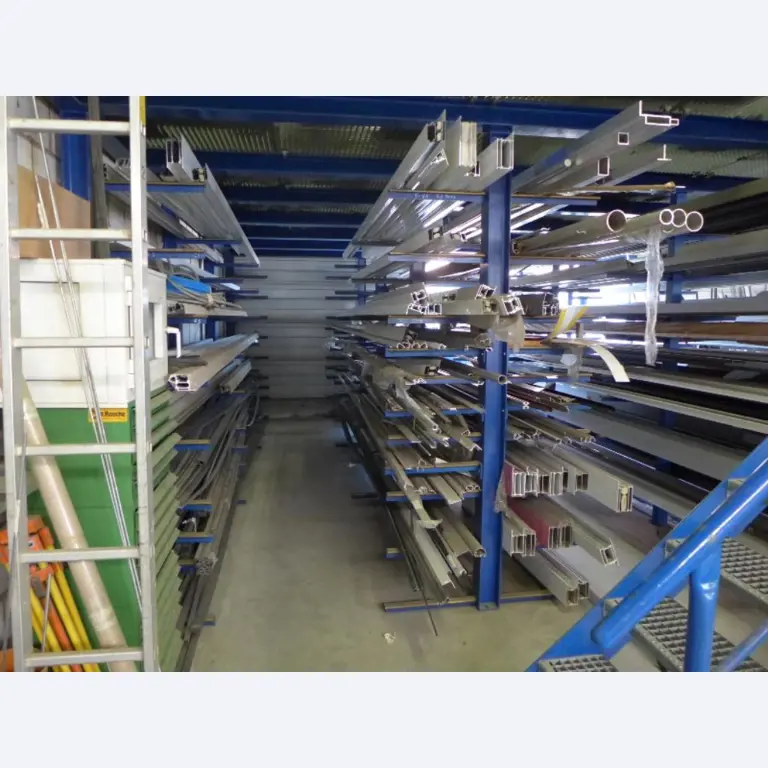 Equipement d'entreprise et de commerce dans le domaine de la construction métallique et de la soudure<br>.-13