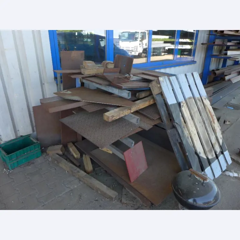 Equipement d'entreprise et de commerce dans le domaine de la construction métallique et de la soudure<br>.-14