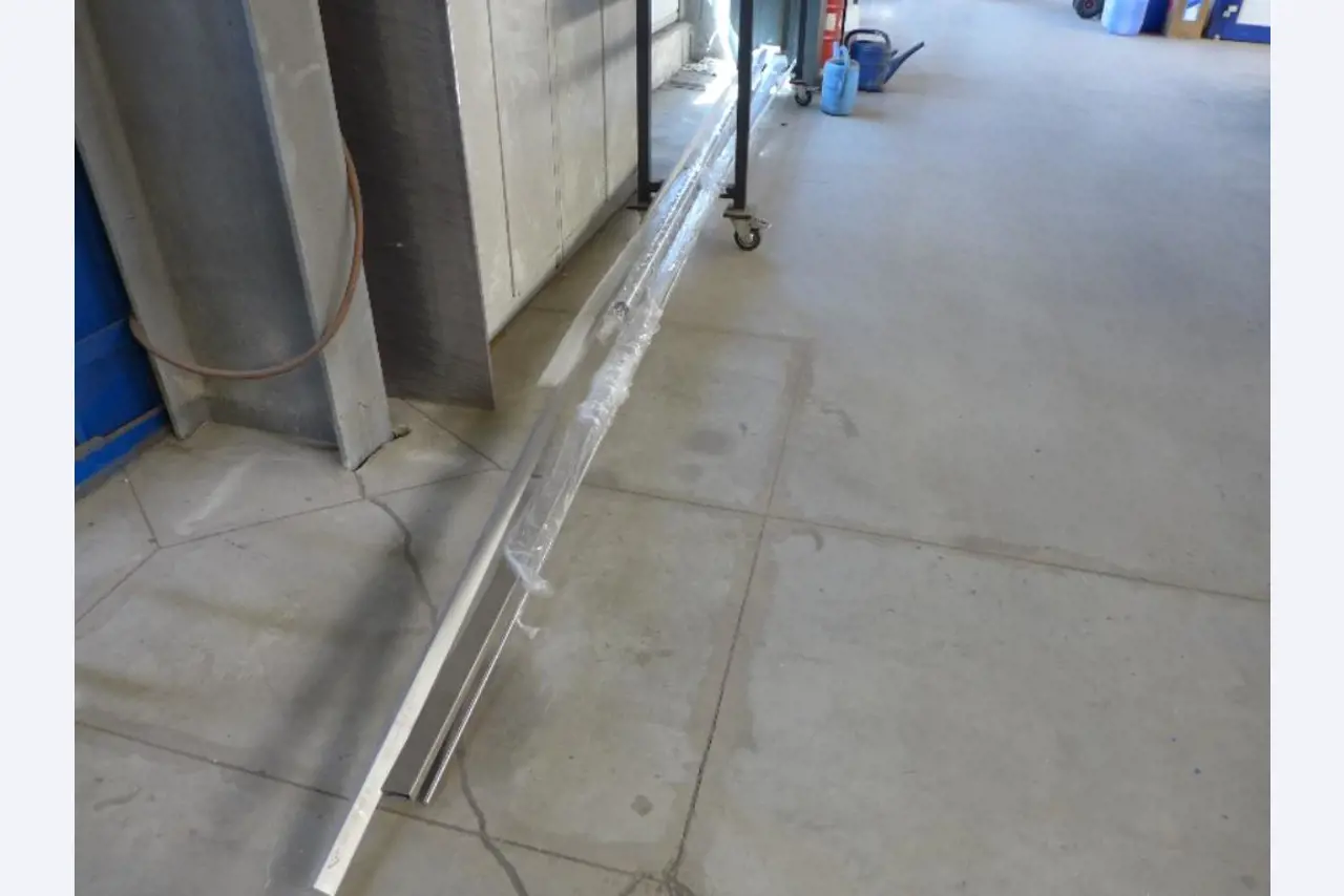 Equipement d'entreprise et de commerce dans le domaine de la construction métallique et de la soudure<br>.-15