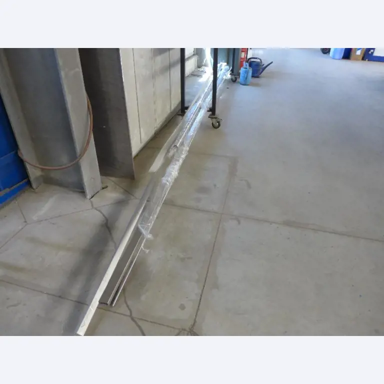 Equipement d'entreprise et de commerce dans le domaine de la construction métallique et de la soudure<br>.-15