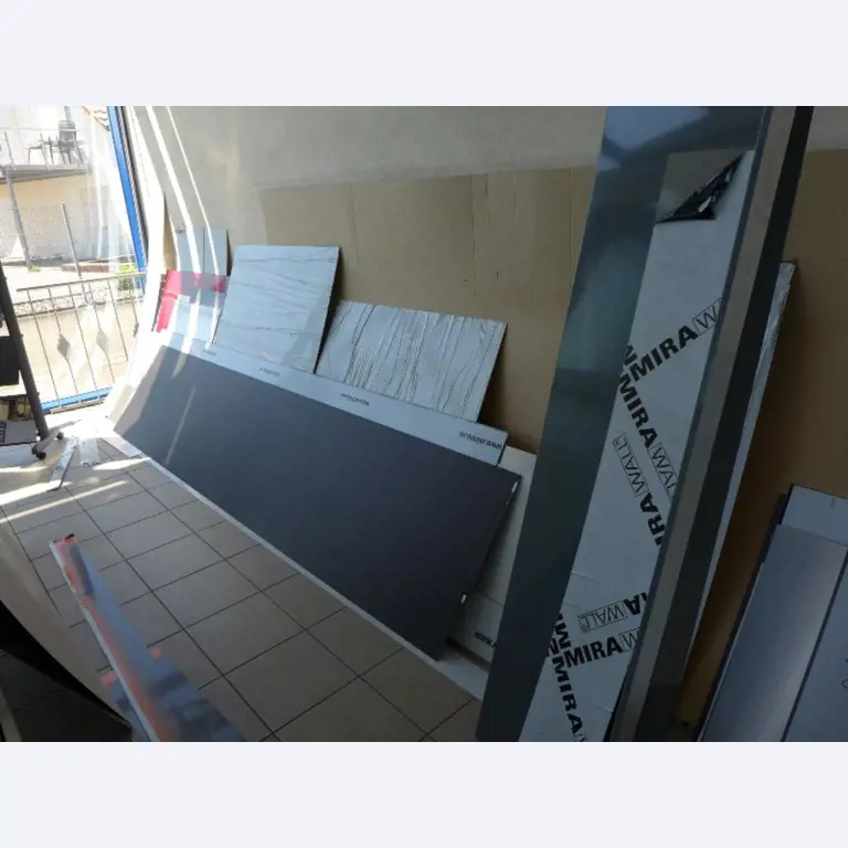 Equipement d'entreprise et de commerce dans le domaine de la construction métallique et de la soudure<br>.-17