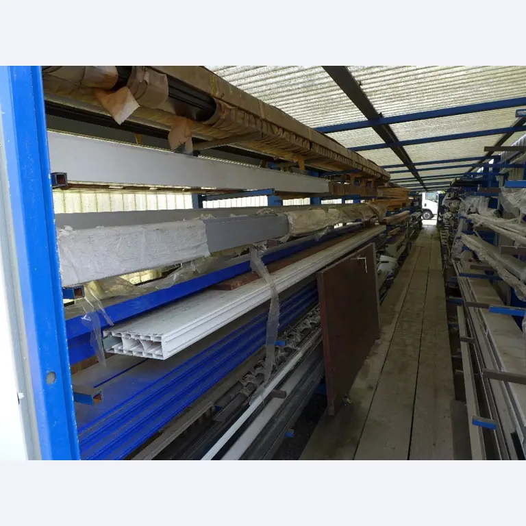 Equipement d'entreprise et de commerce dans le domaine de la construction métallique et de la soudure<br>.-1