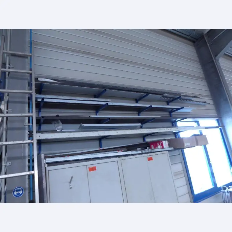 Equipement d'entreprise et de commerce dans le domaine de la construction métallique et de la soudure<br>.-20