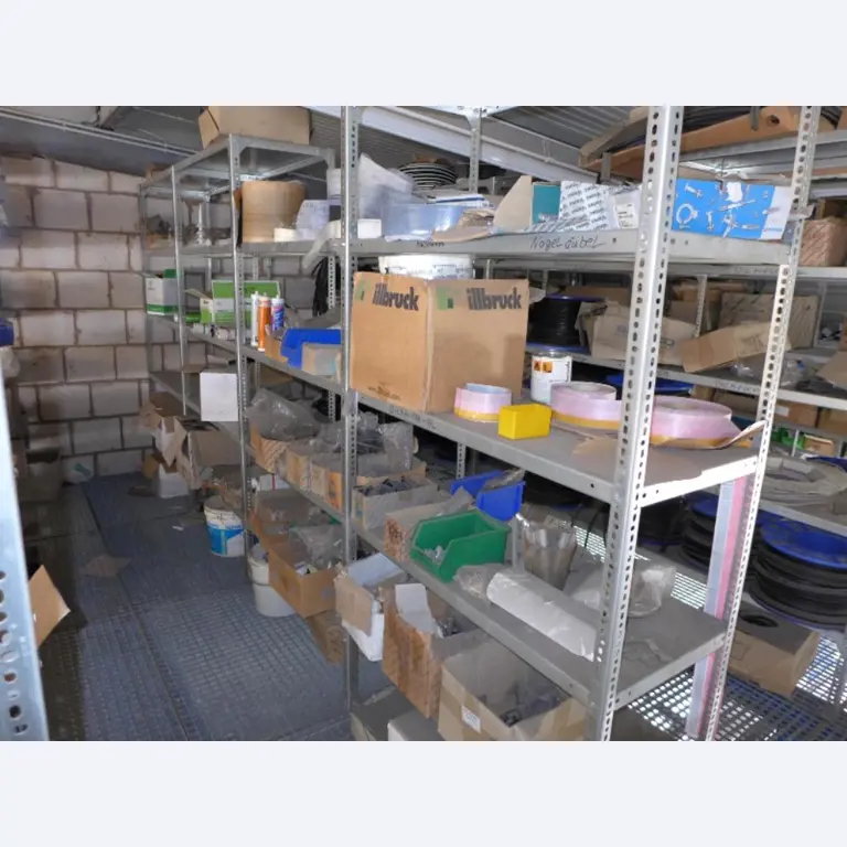 Equipement d'entreprise et de commerce dans le domaine de la construction métallique et de la soudure<br>.-23