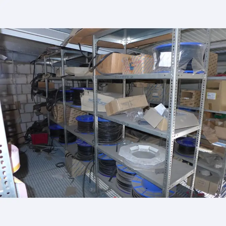 Equipement d'entreprise et de commerce dans le domaine de la construction métallique et de la soudure<br>.-25