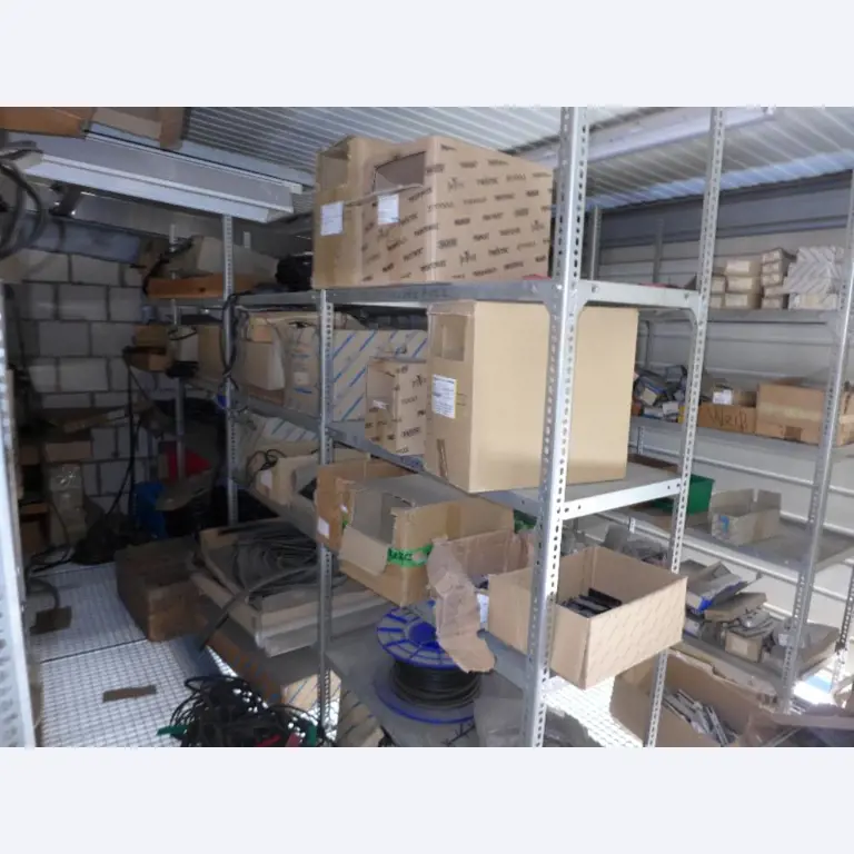 Equipement d'entreprise et de commerce dans le domaine de la construction métallique et de la soudure<br>.-26