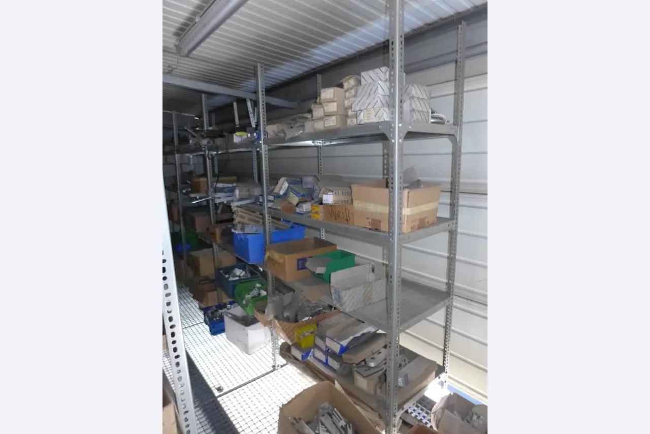 Equipement d'entreprise et de commerce dans le domaine de la construction métallique et de la soudure<br>.-27