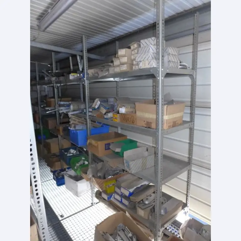 Equipement d'entreprise et de commerce dans le domaine de la construction métallique et de la soudure<br>.-27