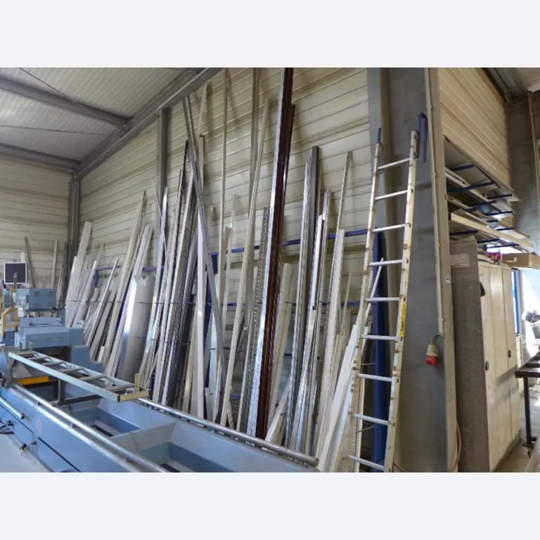 Equipement d'entreprise et de commerce dans le domaine de la construction métallique et de la soudure<br>.-29