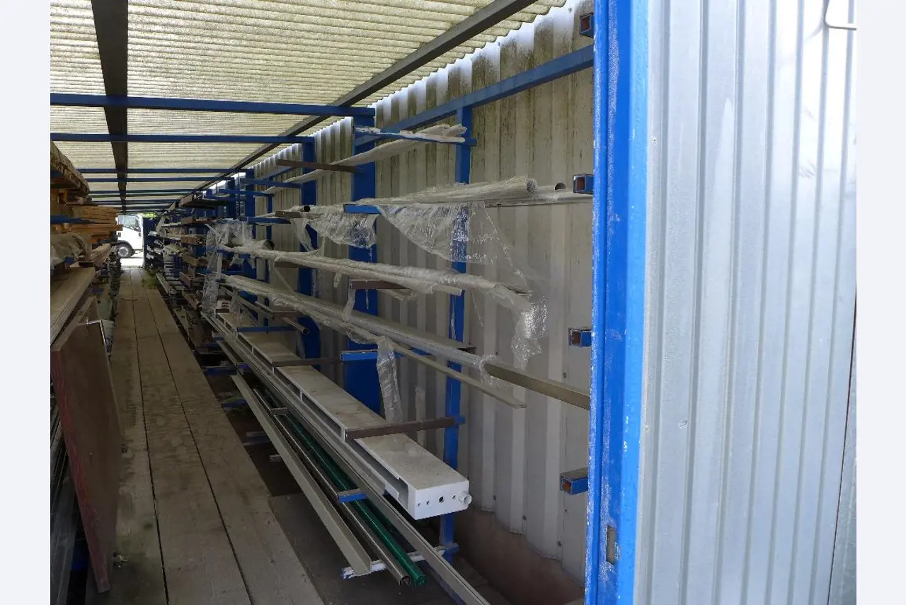 Equipement d'entreprise et de commerce dans le domaine de la construction métallique et de la soudure<br>.-2