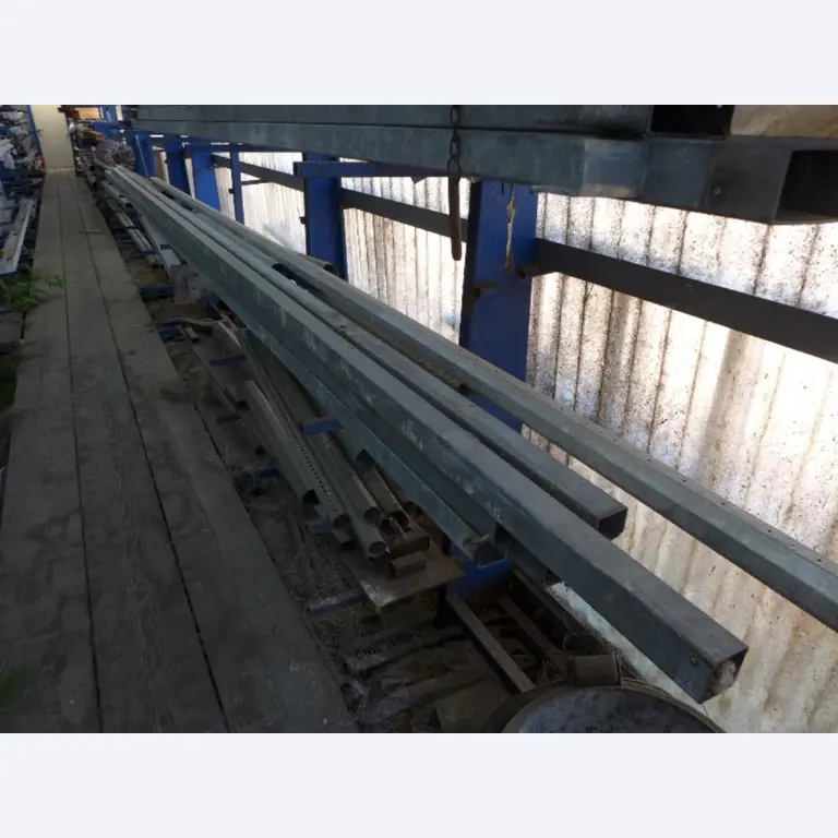 Equipement d'entreprise et de commerce dans le domaine de la construction métallique et de la soudure<br>.-32