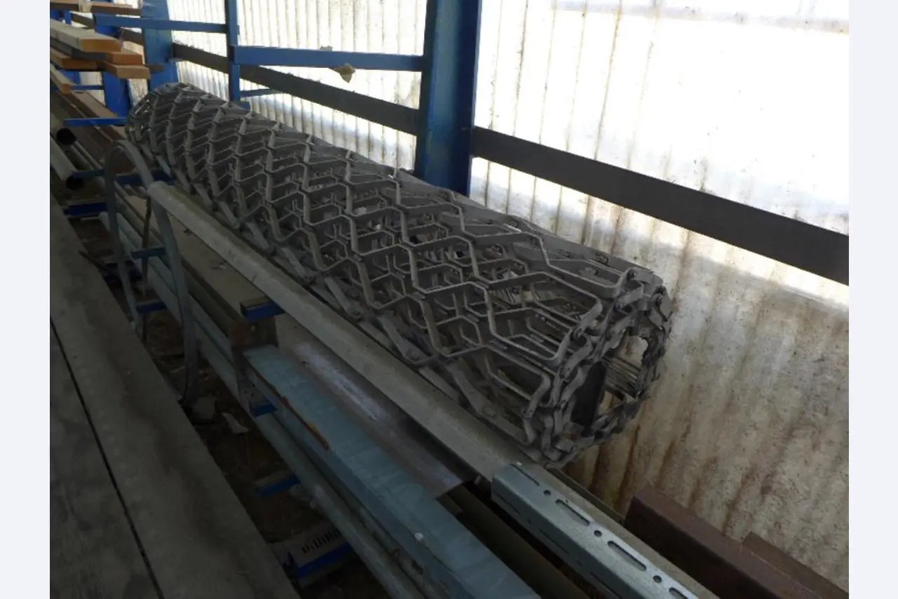 Equipement d'entreprise et de commerce dans le domaine de la construction métallique et de la soudure<br>.-3