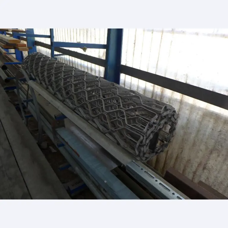 Equipement d'entreprise et de commerce dans le domaine de la construction métallique et de la soudure<br>.-3