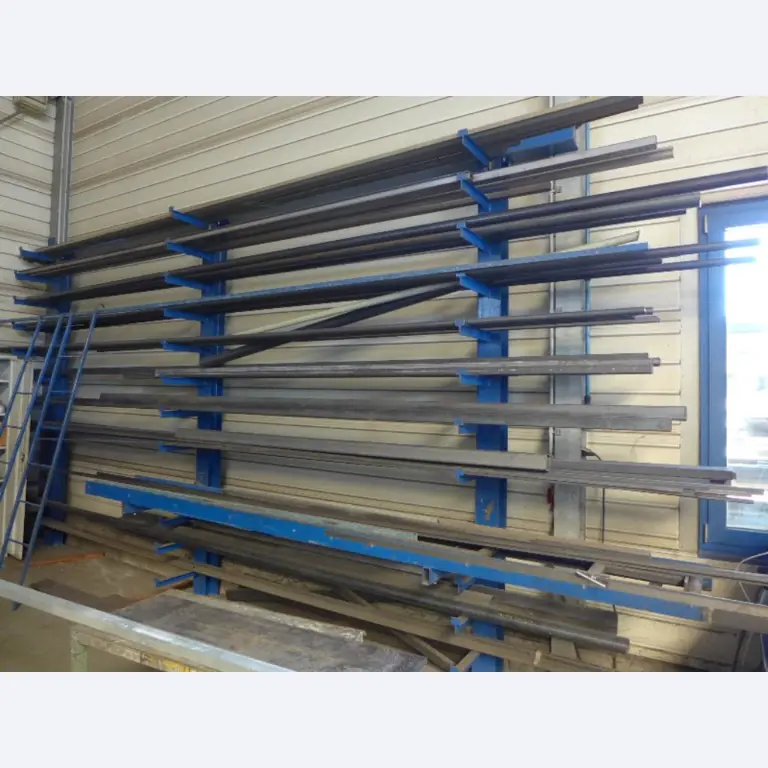 Equipement d'entreprise et de commerce dans le domaine de la construction métallique et de la soudure<br>.-4