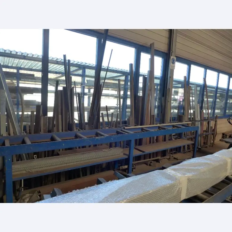 Equipement d'entreprise et de commerce dans le domaine de la construction métallique et de la soudure<br>.-5