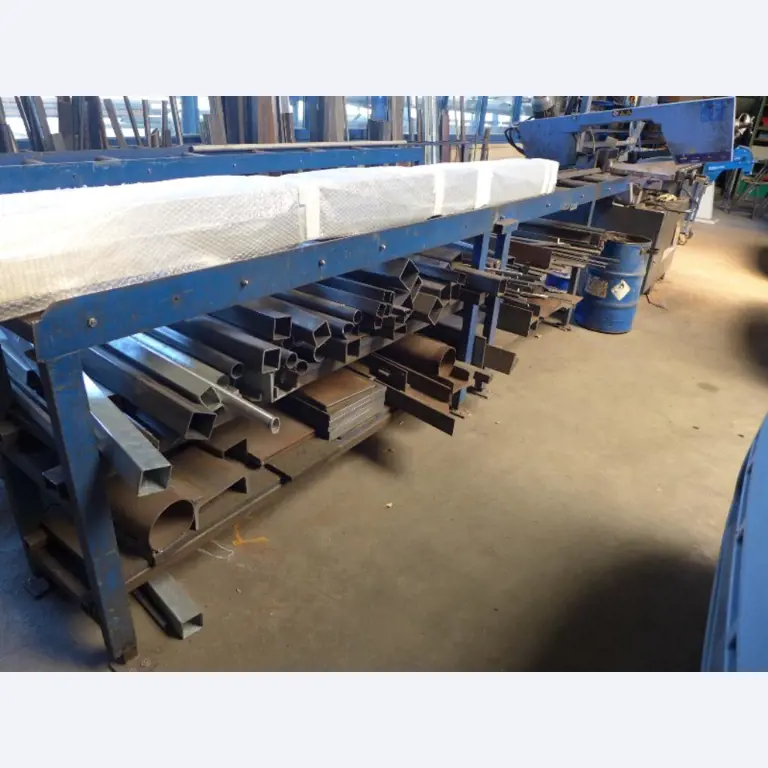 Equipement d'entreprise et de commerce dans le domaine de la construction métallique et de la soudure<br>.-6