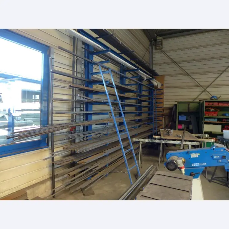 Equipement d'entreprise et de commerce dans le domaine de la construction métallique et de la soudure<br>.-7