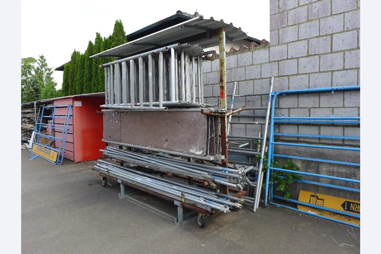 Equipamento operacional e comercial no domínio da construção em aço e metal, tecnologia de soldadura<br>-1